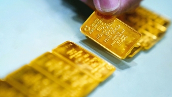 Thủ tướng yêu cầu báo cáo tình hình thị trường tiền tệ, vàng, chứng khoán