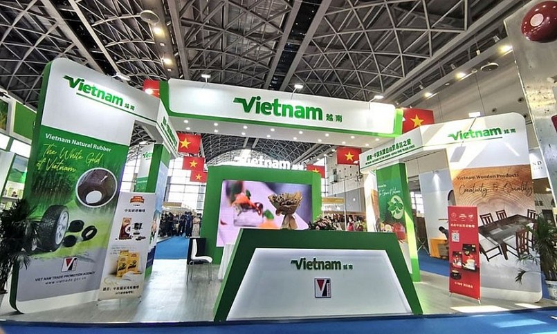 Gian hàng Việt Nam tại Hội chợ Trung Quốc - ASEAN lần thứ 19. Ảnh: moit.gov.vn Gian hàng Việt Nam tại Hội chợ Trung Quốc - ASEAN lần thứ 19. Ảnh: moit.gov.vn