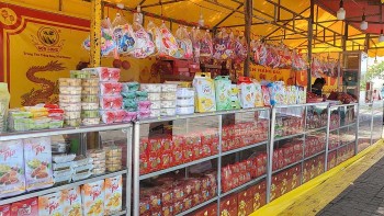 Thị trường bánh trung thu 2025: Hàng Việt lên ngôi, xu hướng 