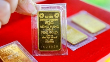 Giá vàng SJC bất ngờ vượt 133 triệu đồng/lượng, vàng nhẫn cũng tăng mạnh