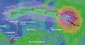 Bão Ragasa giật trên cấp 17 sắp vào Biển Đông