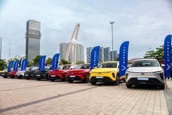 250 chiếc VinFast Limo Green đồng loạt bàn giao khắp 3 miền