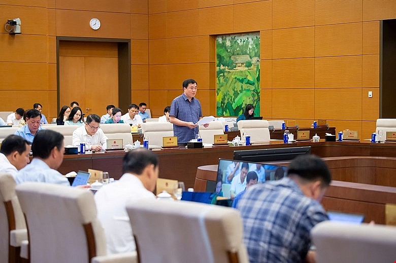 Dự thảo Luật Thương mại điện tử quy định định danh người bán trong nước và nước ngoài, người livestream, người tiếp thị liên kết. Ảnh: Quochoi.vn Dự thảo Luật Thương mại điện tử quy định định danh người bán trong nước và nước ngoài, người livestream, người tiếp thị liên kết. Ảnh: Quochoi.vn