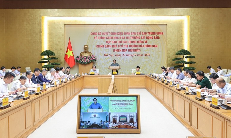 Thủ tướng Phạm Minh Chính, Trưởng Ban Chỉ đạo Trung ương về chính sách nhà ở và thị trường bất động sản, chủ trì hội nghị công bố quyết định kiện toàn Ban Chỉ đạo và phiên họp thứ nhất của Ban Chỉ đạo - Ảnh: VGP/Nhật Bắc