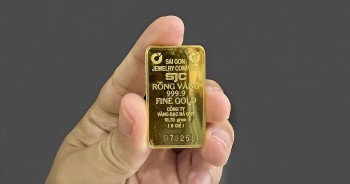 Vàng SJC tiến sát mốc 135 triệu đồng, vàng nhẫn cán mốc 131 triệu đồng/lượng