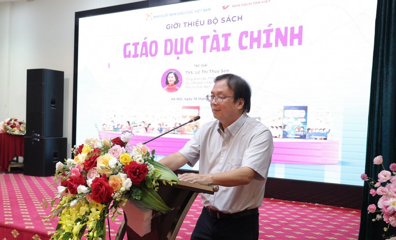 Ông Nguyễn Tiến Thanh – Chủ tịch Hội đồng Thành viên, Tổng Giám đốc NXBGDVN phát biểu tại Chương trình Ông Nguyễn Tiến Thanh – Chủ tịch Hội đồng Thành viên, Tổng Giám đốc NXBGDVN phát biểu tại Chương trình