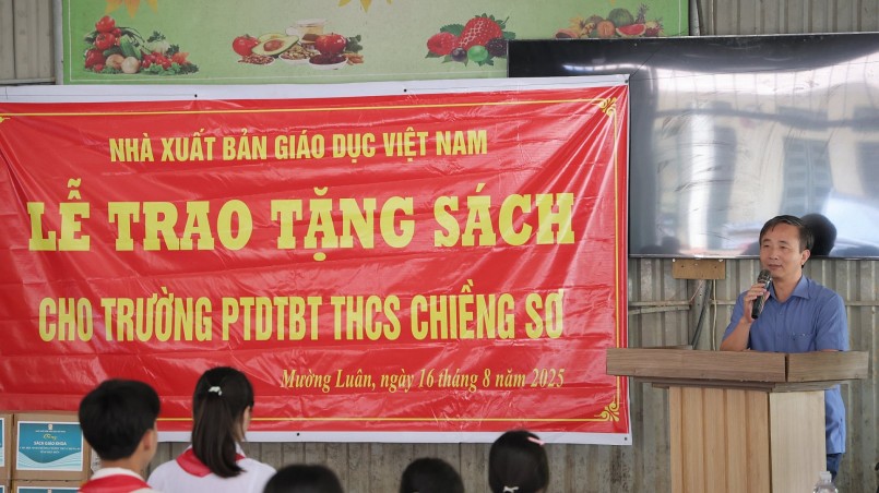Ông Nguyễn Chí Bính - Phó Tổng Giám đốc NXBGDVN phát biểu tại buổi lễ