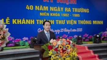 NXB Giáo dục Việt Nam trao tặng hơn 1.000 cuốn sách tại trường THPT Nguyễn Chí Thanh