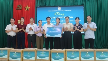 Tặng gần 19.000 cuốn sách cho học sinh vùng lũ Sơn La