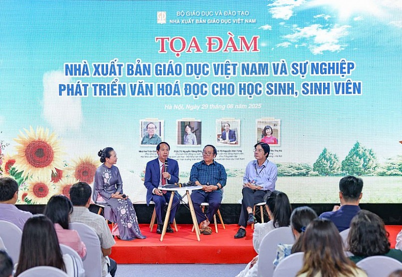 Tọa đàm nhằm phát triển văn hóa đọc trong học sinh, sinh viên. (Ảnh: Thanh Tùng/TTXVN) Tọa đàm nhằm phát triển văn hóa đọc trong học sinh, sinh viên. (Ảnh: Thanh Tùng/TTXVN)