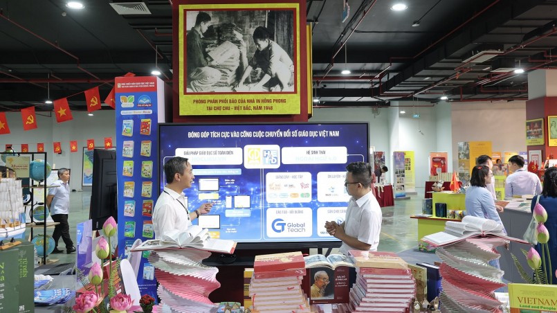 Khu trưng bày của NXBGDVN tại Không gian