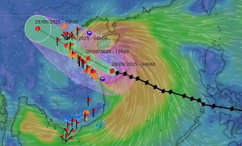 Bão Bualoi giật cấp 16 sẽ đổ bộ đất liền vào chiều nay, miền Trung căng mình ứng phó