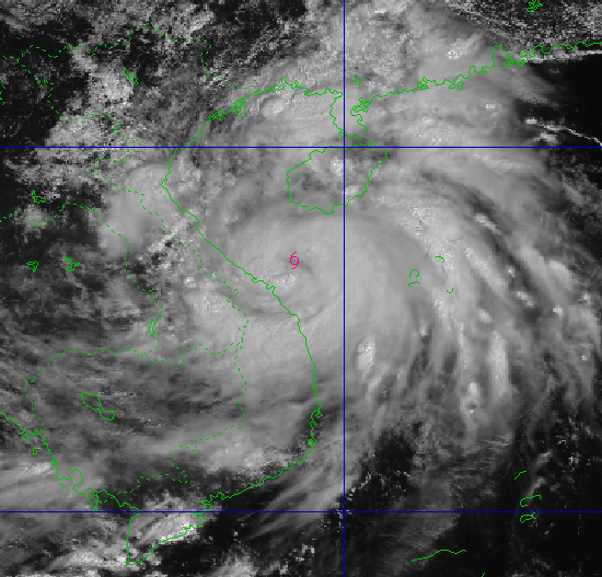 Vị trí tâm bão: Khoảng 17.0 độ Vĩ Bắc; 108.9 độ Kinh Đông, trên vùng biển Quảng Trị-Tp. Đà Nẵng, cách Tp. Huế khoảng 140 km về phía Đông Đông Bắc, cách Bắc Quảng Trị khoảng 260km về phía Nam Đông Nam. Vị trí tâm bão: Khoảng 17.0 độ Vĩ Bắc; 108.9 độ Kinh Đông, trên vùng biển Quảng Trị-Tp. Đà Nẵng, cách Tp. Huế khoảng 140 km về phía Đông Đông Bắc, cách Bắc Quảng Trị khoảng 260km về phía Nam Đông Nam.