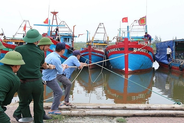 Kêu gọi, hướng dẫn tàu thuyền về nơi tránh trú bão để bảo đảm an toàn. Ảnh: chinhphu.vn Kêu gọi, hướng dẫn tàu thuyền về nơi tránh trú bão để bảo đảm an toàn. Ảnh: chinhphu.vn