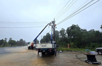 Gần 509.000 khách hàng miền Trung đã có điện trở lại sau bão số 10