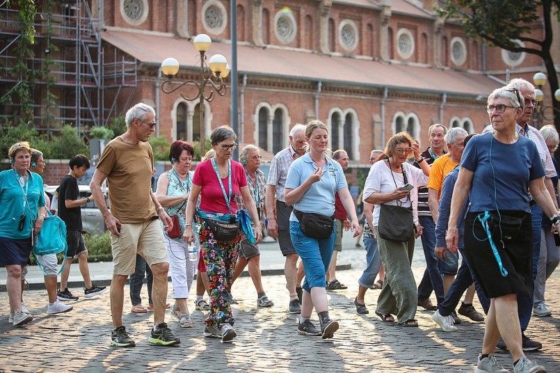 Du lịch Việt chạy nước rút cuối năm: Liệu 25 triệu khách quốc tế có thành hiện thực? Du lịch Việt chạy nước rút cuối năm: Liệu 25 triệu khách quốc tế có thành hiện thực?