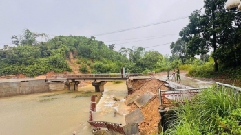 Thủ tướng yêu cầu khẩn trương hỗ trợ các địa phương khắc phục hậu quả bão số 10