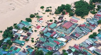 Thủ tướng chỉ đạo: Khẩn trương phục hồi sản xuất, ổn định thị trường sau bão số 10