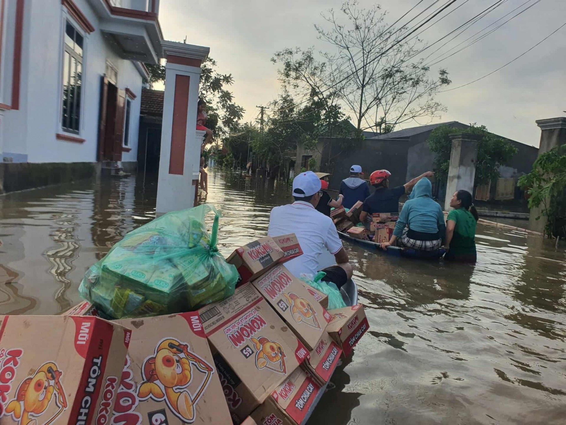 Sinh viên Công giáo Thanh Hóa tại Hà Nội chung tay hỗ trợ đồng bào vùng lũ: Nghĩa tình hướng về quê hương