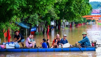 Thủ tướng quyết định hỗ trợ 2.524 tỷ đồng cho 15 địa phương khắc phục hậu quả bão số 10 và thiên tai