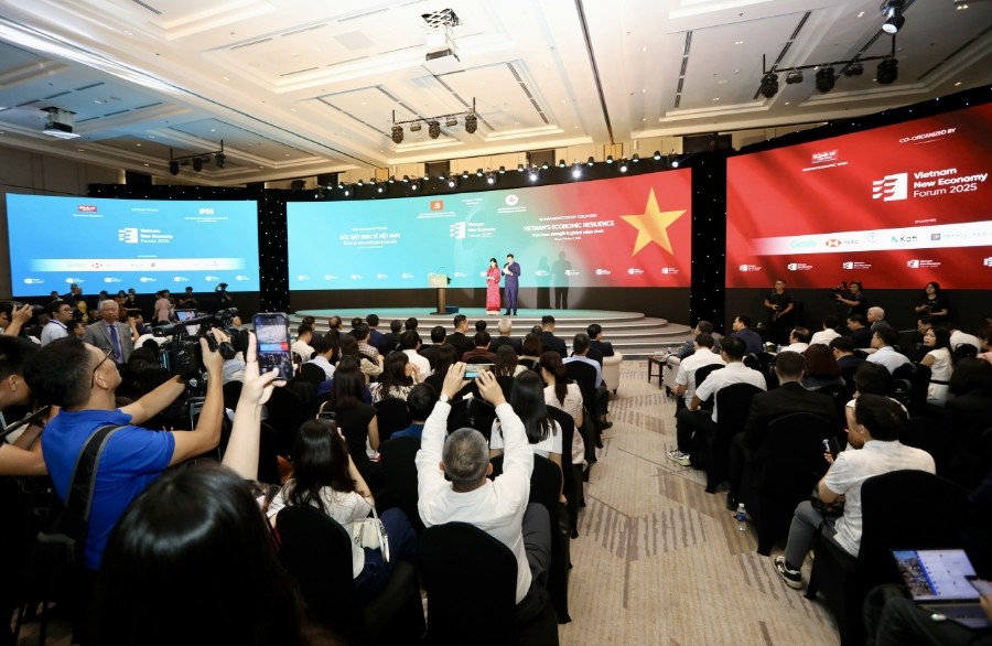 Toàn cảnh diễn đàn. Toàn cảnh diễn đàn.