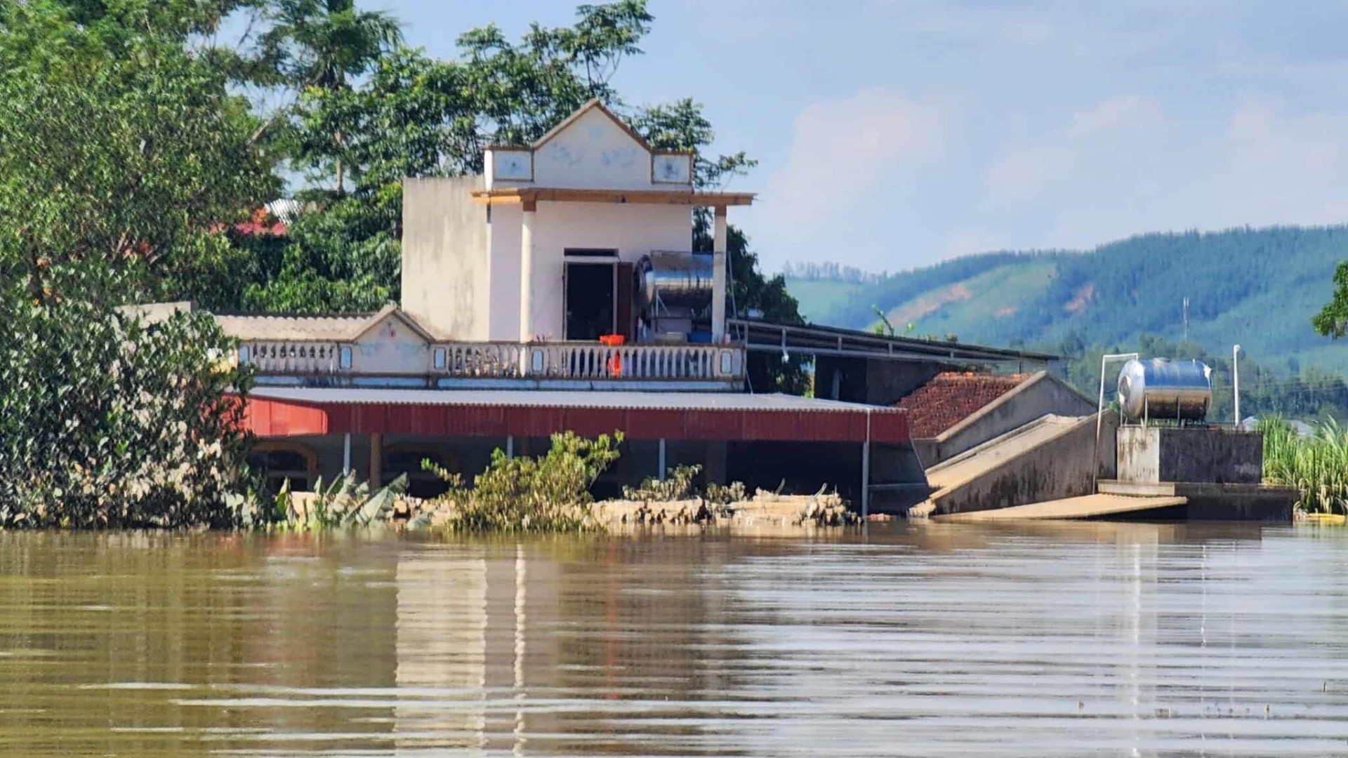 Sinh viên Công giáo Thanh Hóa tại Hà Nội chung tay hỗ trợ đồng bào vùng lũ: Nghĩa tình hướng về quê hương