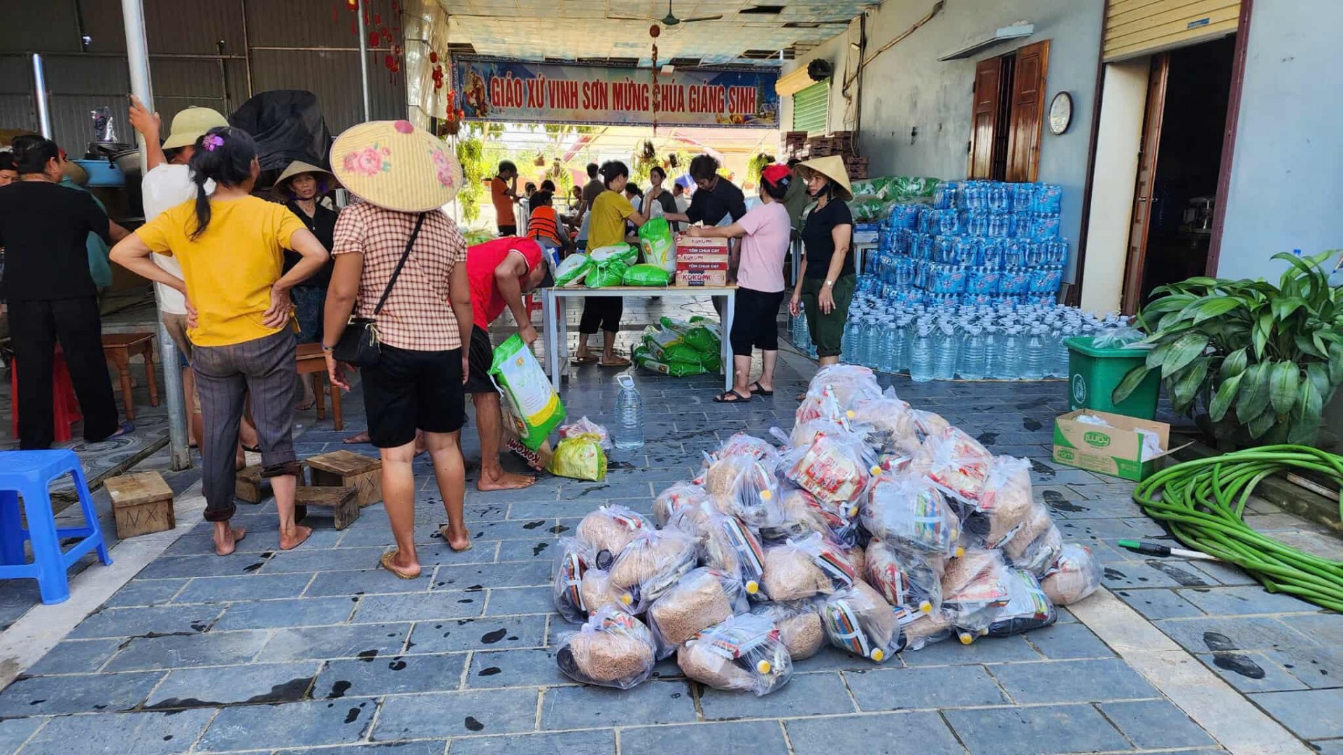 Sinh viên Công giáo Thanh Hóa tại Hà Nội chung tay hỗ trợ đồng bào vùng lũ: Nghĩa tình hướng về quê hương