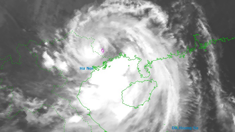 Bão Matmo suy yếu, miền Bắc hứng mưa lớn diện rộng