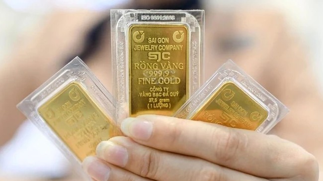 Giá vàng lập đỉnh kỷ lục, vàng miếng SJC vượt 139 triệu đồng