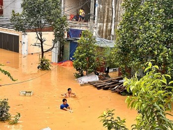 Bảo vệ da mùa mưa lũ: Đừng chủ quan với những dấu hiệu nhỏ