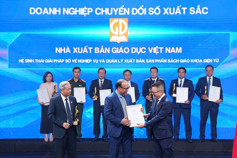 Giải thưởng Chuyển đổi số Việt Nam, do Hội Truyền thông số Việt Nam tổ chức. Giải thưởng Chuyển đổi số Việt Nam, do Hội Truyền thông số Việt Nam tổ chức.