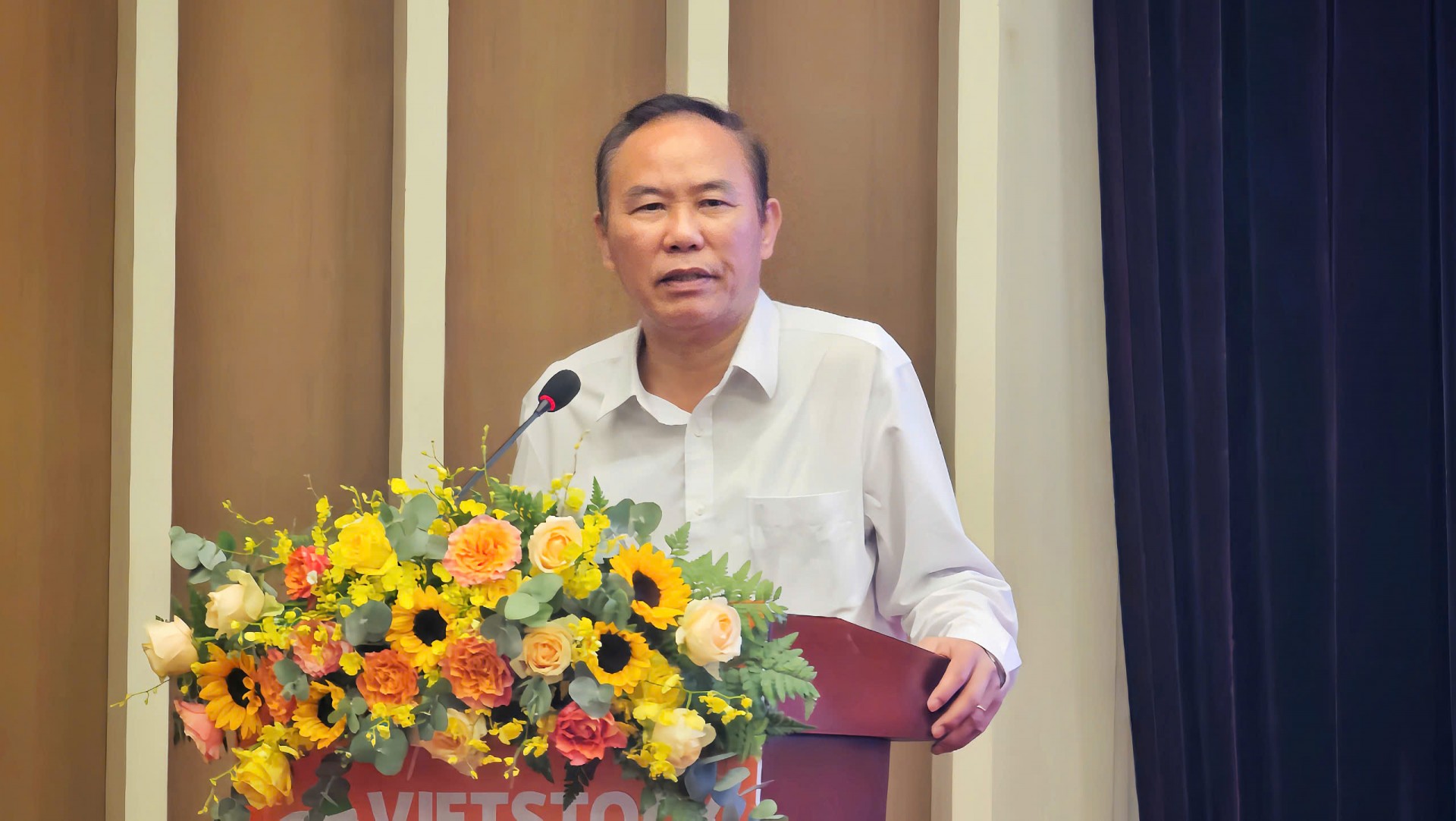 Thứ trưởng Bộ Nông nghiệp và Môi trường Phùng Đức Tiến phát biểu tại hội nghị ngày 8-10 - Ảnh: TRƯƠNG LINH Thứ trưởng Bộ Nông nghiệp và Môi trường Phùng Đức Tiến phát biểu tại hội nghị ngày 8-10 - Ảnh: TRƯƠNG LINH