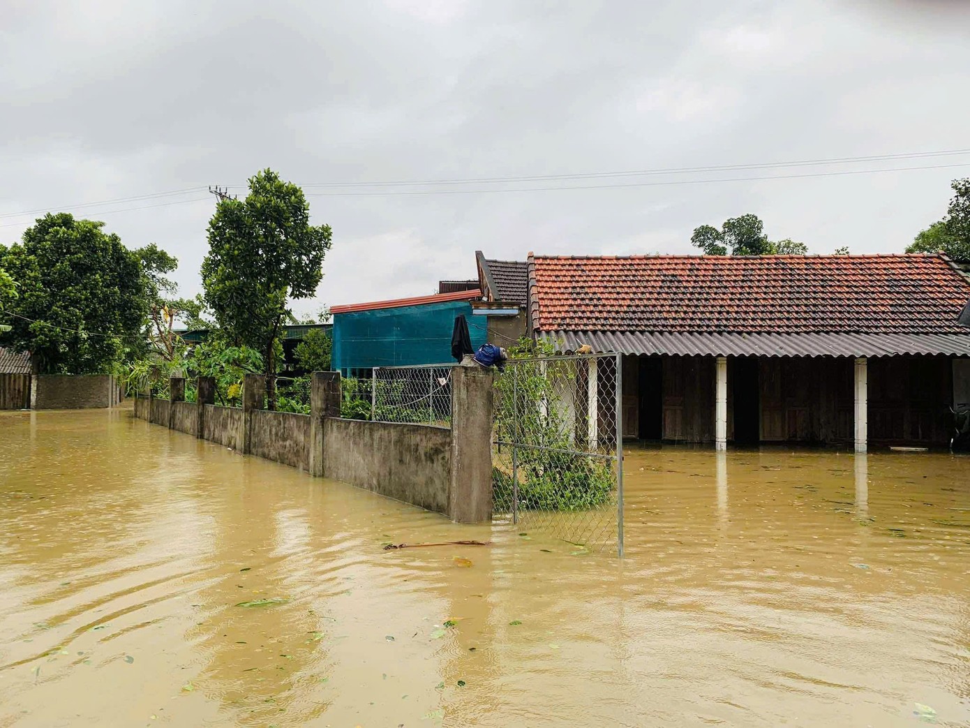 Bão số 10 'nhấn chìm' nhiều xã miền núi Hà Tĩnh Bão số 10 'nhấn chìm' nhiều xã miền núi Hà Tĩnh