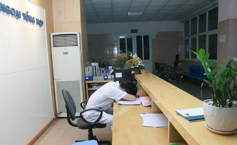 Chế độ phụ cấp trực 24/24 giờ cũng được đề xuất tăng mạnh theo từng hạng bệnh viện. Chế độ phụ cấp trực 24/24 giờ cũng được đề xuất tăng mạnh theo từng hạng bệnh viện.