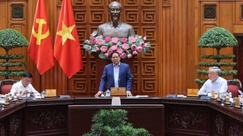 Thủ tướng: Tuyệt đối không để người dân thiếu ăn, 'màn trời chiếu đất' sau mưa lũ