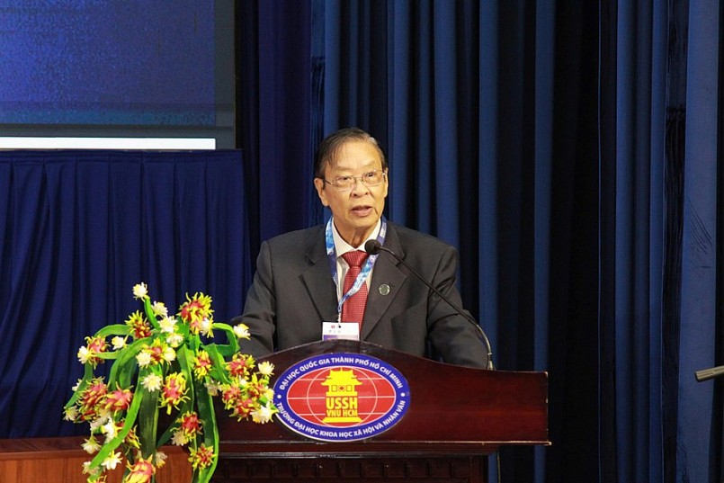 GS.TS.BS Đặng Vạn Phước, Hiệu trưởng danh dự Trường Đại học Khoa học Sức khỏe (ĐHQG-HCM), chia sẻ tại hội thảo, các con số thống kê đang vẽ nên một bức tranh đáng lo ngại. GS.TS.BS Đặng Vạn Phước, Hiệu trưởng danh dự Trường Đại học Khoa học Sức khỏe (ĐHQG-HCM), chia sẻ tại hội thảo, các con số thống kê đang vẽ nên một bức tranh đáng lo ngại.