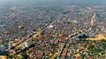 Nước rút cực chậm, người dân miền Bắc còn phải "sống chung với lũ" ít nhất 2 ngày nữa