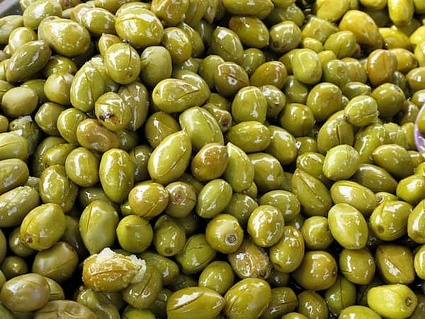 Cứ vào độ cuối tháng 5, đầu tháng 6 Âm lịch, người dân Phú Thọ lại tất bật thu hoạch trám, một sản vật đặc trưng của vùng cao phía Bắc. Cứ vào độ cuối tháng 5, đầu tháng 6 Âm lịch, người dân Phú Thọ lại tất bật thu hoạch trám, một sản vật đặc trưng của vùng cao phía Bắc.