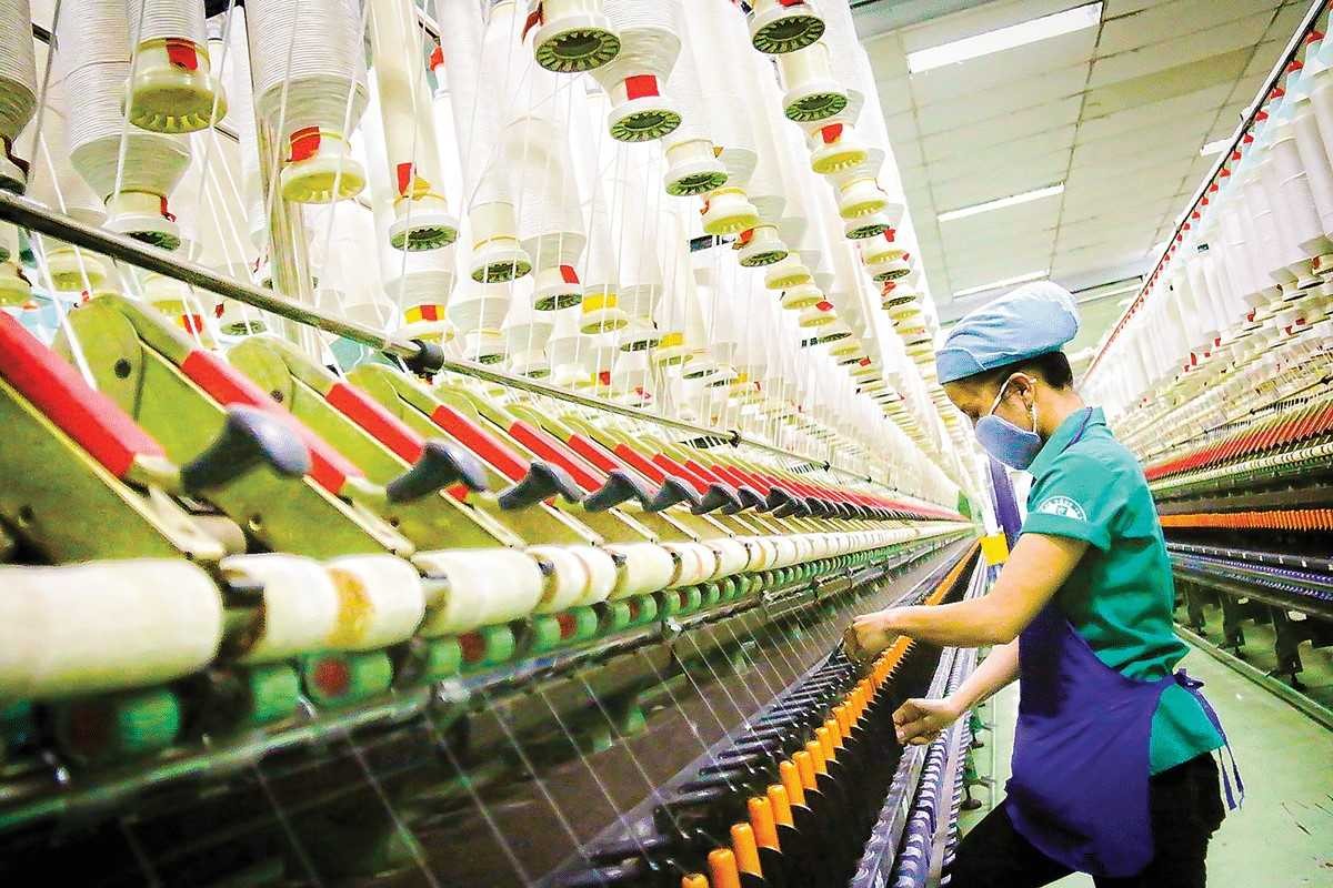 Doanh nghiệp cần chú trọng chuyển từ xuất khẩu hàng thô, sơ chế sang sản phẩm chế biến sâu, sản phẩm giá trị gia tăng cao, đẩy mạnh sản phẩm xanh, hữu cơ, bền vững,.... Doanh nghiệp cần chú trọng chuyển từ xuất khẩu hàng thô, sơ chế sang sản phẩm chế biến sâu, sản phẩm giá trị gia tăng cao, đẩy mạnh sản phẩm xanh, hữu cơ, bền vững,....