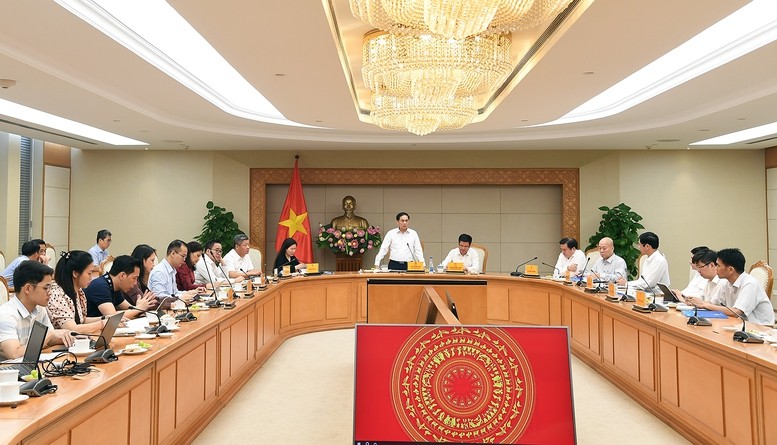 Phó Thủ tướng quán triệt yêu cầu các mặt hàng đưa vào triển lãm phải là những mặt hàng tiêu biểu, được kiểm soát chặt chẽ về chất lượng - Ảnh: VGP Phó Thủ tướng quán triệt yêu cầu các mặt hàng đưa vào triển lãm phải là những mặt hàng tiêu biểu, được kiểm soát chặt chẽ về chất lượng - Ảnh: VGP