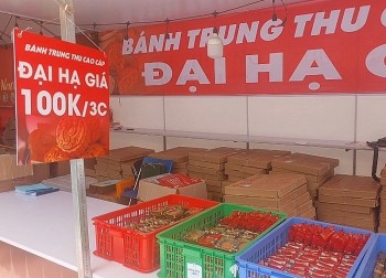 Bánh trung thu đại hạ giá: Cẩn trọng 