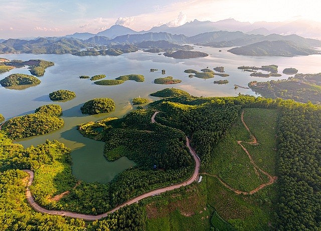 Cảnh sắc thiên nhiên thơ mộng tại Hồ Núi Cốc - Thái Nguyên Cảnh sắc thiên nhiên thơ mộng tại Hồ Núi Cốc - Thái Nguyên