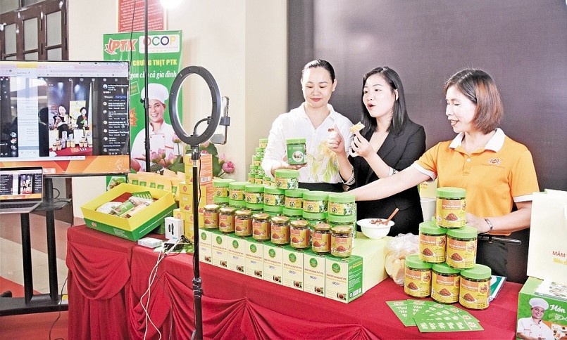 Ứng dụng công nghệ số trong sản xuất, kinh doanh. Ứng dụng công nghệ số trong sản xuất, kinh doanh.