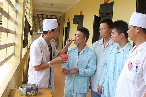 Tỷ lệ bác sĩ tâm thần ở Việt Nam chỉ đạt khoảng 0,62 bác sĩ/100.000 dân Tỷ lệ bác sĩ tâm thần ở Việt Nam chỉ đạt khoảng 0,62 bác sĩ/100.000 dân