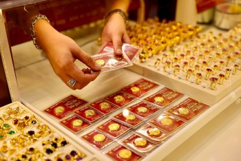 Giá vàng 18/10: Thế giới lao dốc, trong nước tăng vọt 159,5 triệu