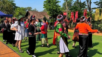 Hòa mình trong không gian văn hóa Việt tại Tuần "Đại đoàn kết các dân tộc" 2025