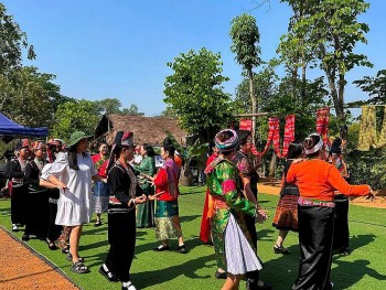 Hòa mình trong không gian văn hóa Việt tại Tuần 