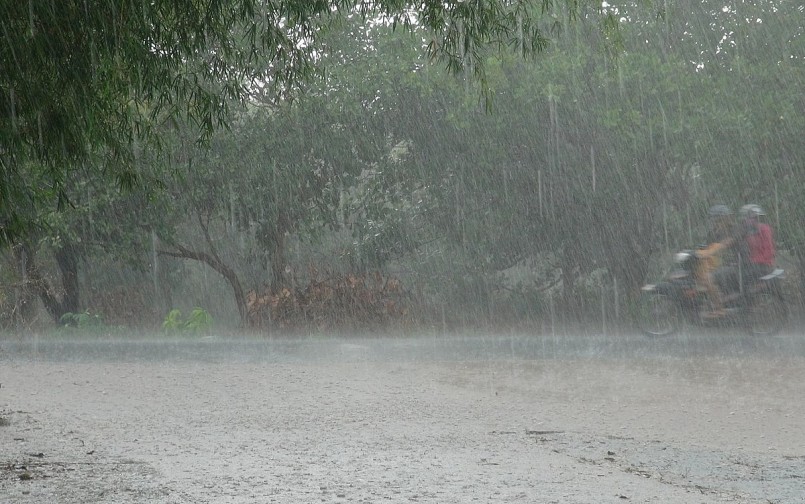 Dù cường độ gió giảm, tác động nguy hiểm nhất của cơn bão lại là mưa, có nơi lên đến 900mm. Dù cường độ gió giảm, tác động nguy hiểm nhất của cơn bão lại là mưa, có nơi lên đến 900mm.