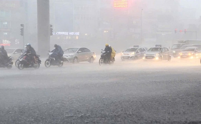 Khu vực từ Nam Quảng Trị đến TP. Đà Nẵng được dự báo sẽ có mưa to đến rất to từ nay đến đêm 24/10, với lượng mưa phổ biến từ 200-400mm, có nơi trên 700mm. Khu vực từ Nam Quảng Trị đến TP. Đà Nẵng được dự báo sẽ có mưa to đến rất to từ nay đến đêm 24/10, với lượng mưa phổ biến từ 200-400mm, có nơi trên 700mm.