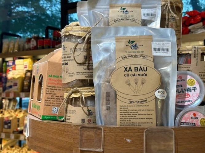 Sản phẩm xá bấu lên kệ hàng trong siêu thị ẢNH: DUY TÂN Sản phẩm xá bấu lên kệ hàng trong siêu thị ẢNH: DUY TÂN